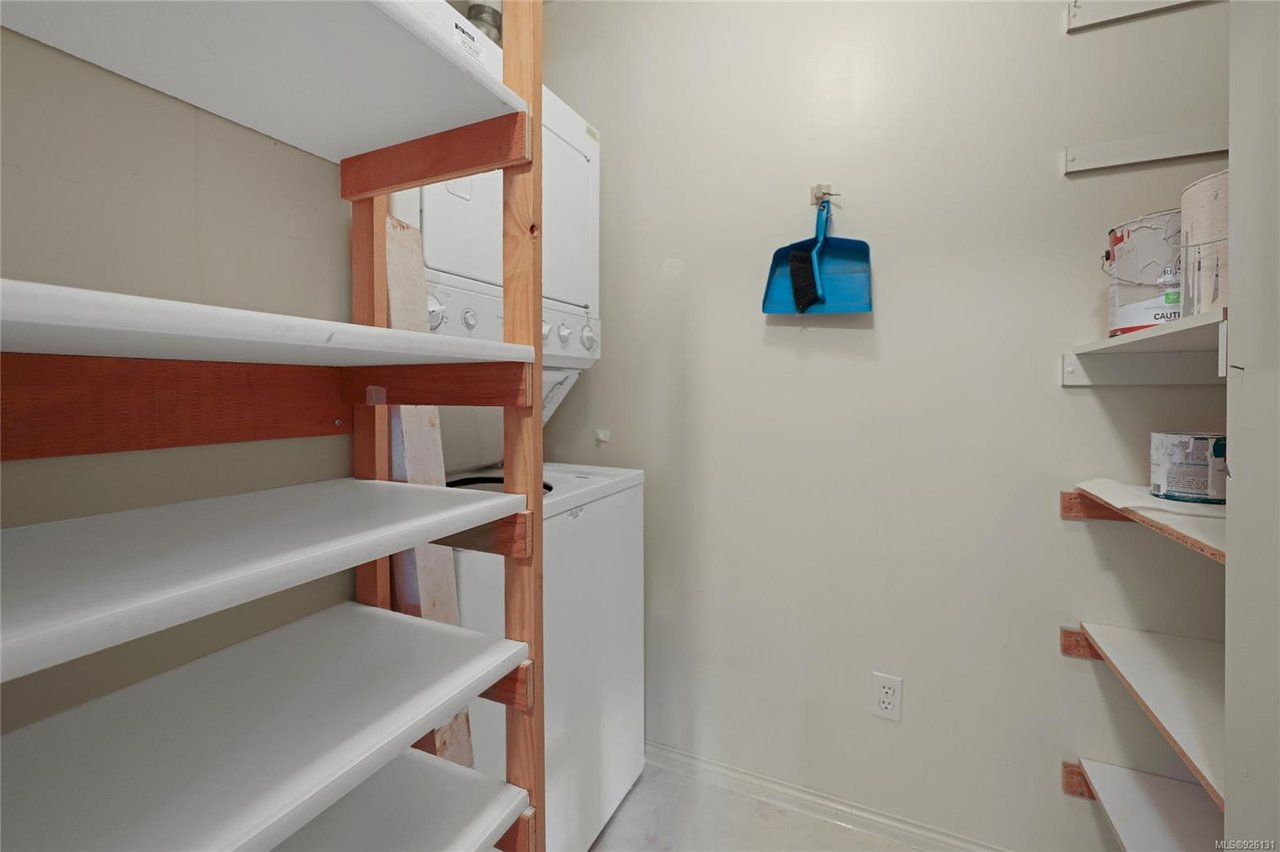 209-651 Jolly Pl