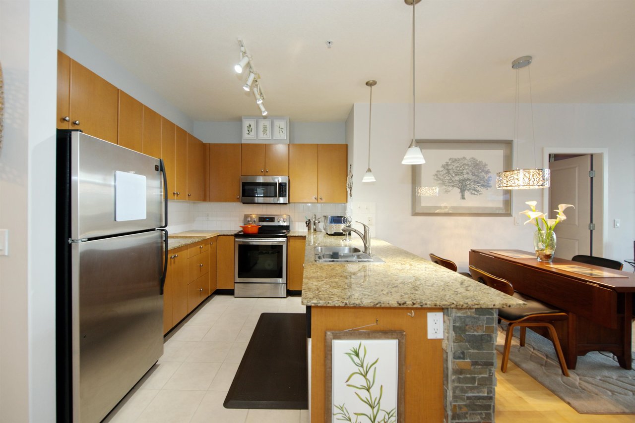 206-15385 101a Avenue, Surrey