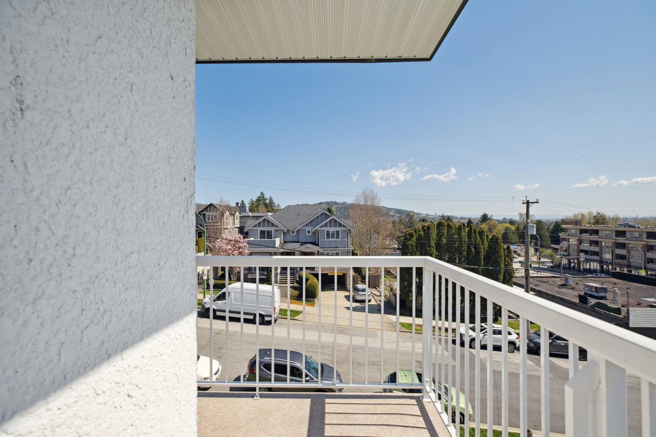 205-371 Ellesmere Avenue, Burnaby