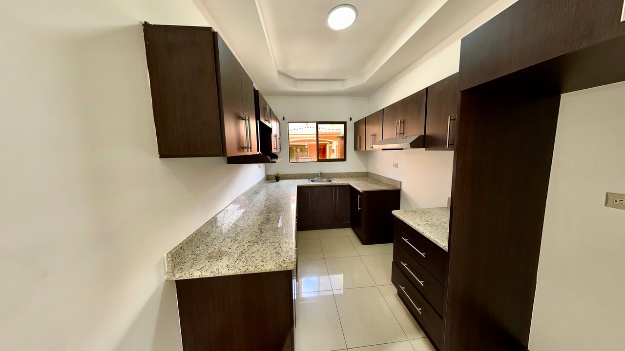 Remodeled Gated Mountain Home, Heredia