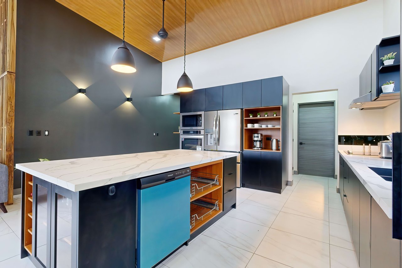 Casa Palma, Brand New Luxury 3 bedroom, 4 bathroom home with Amazing Sunset View in Quepos