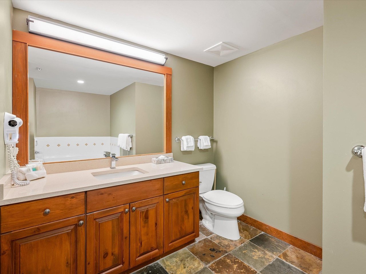 210 G3-4653 Blackcomb Wy