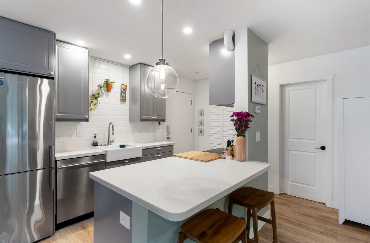 207-1066 E 8th Ave
