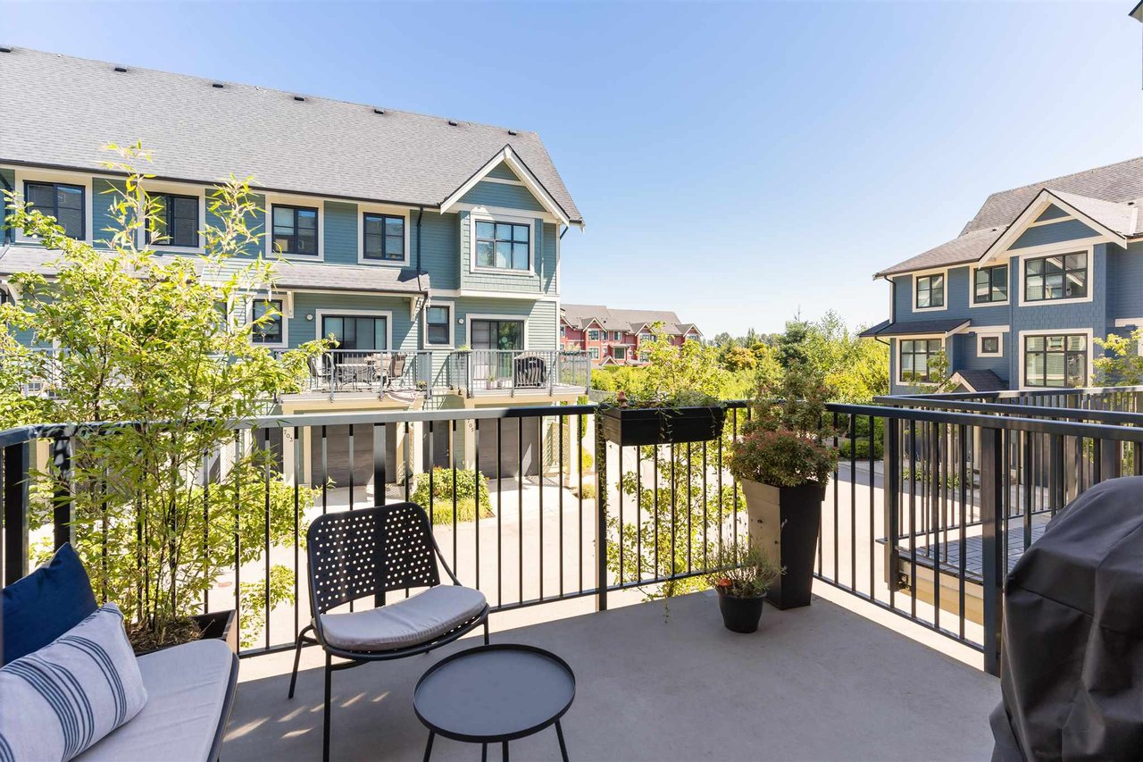 906-8485 New Haven Close