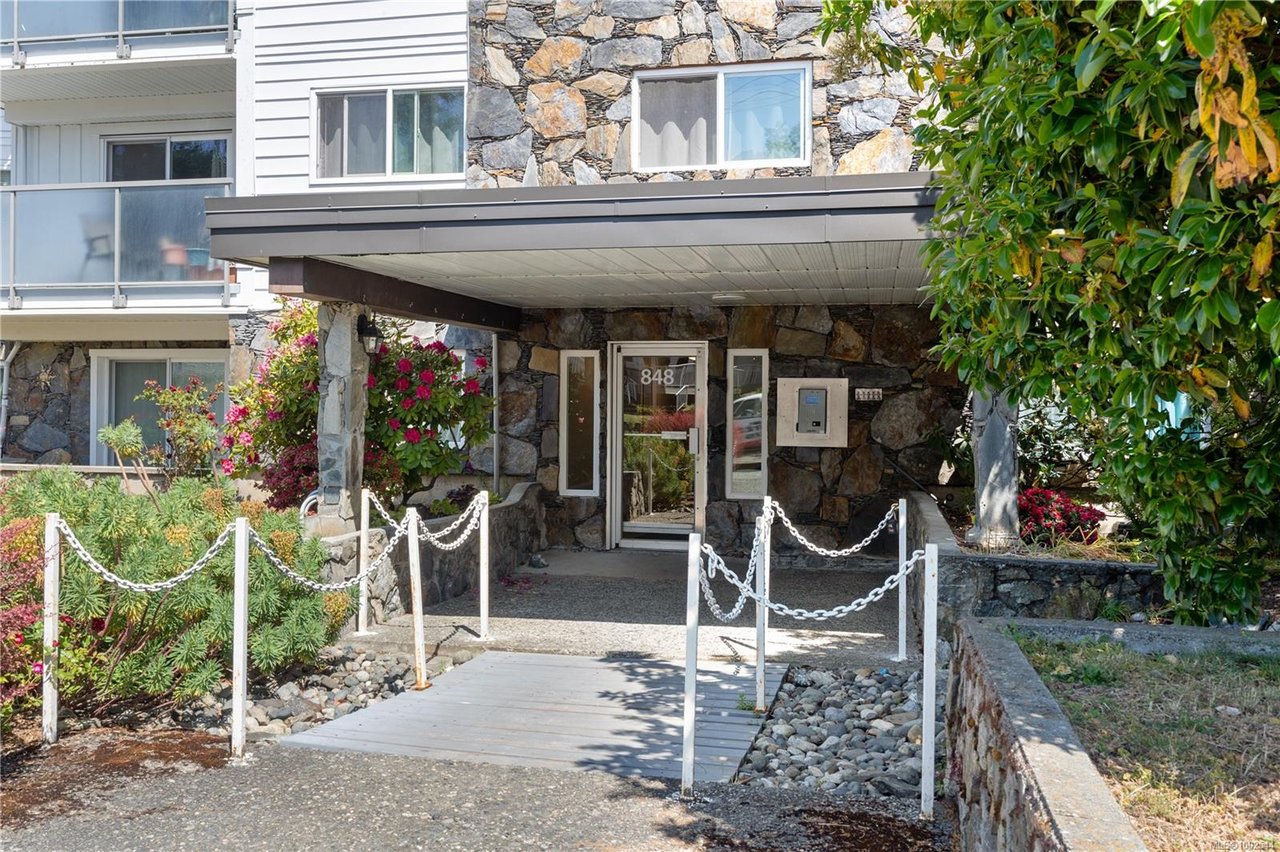 303-848 Esquimalt Rd, Esquimalt