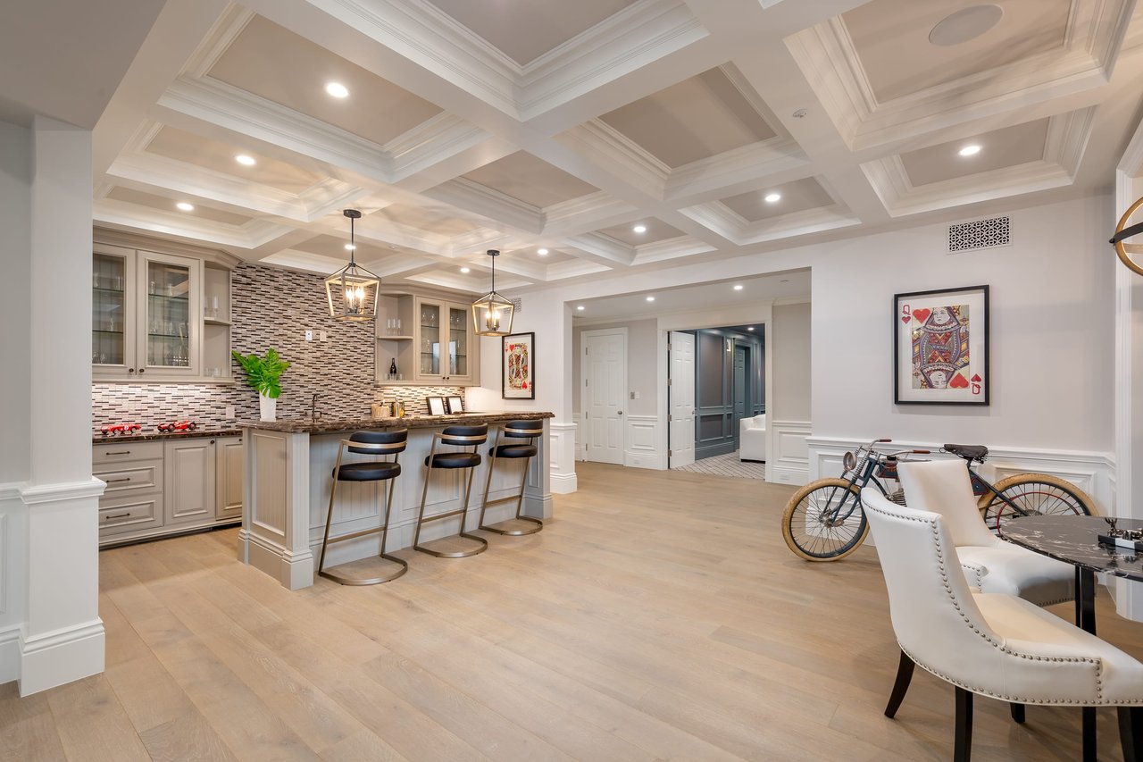 Exquisite Estate in Prime Riviera