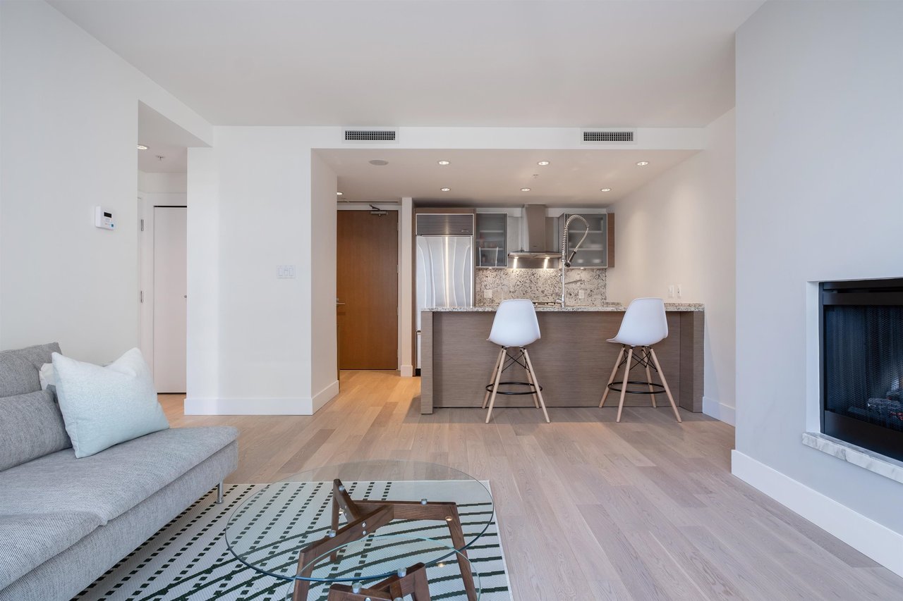 1607-1111 Alberni St