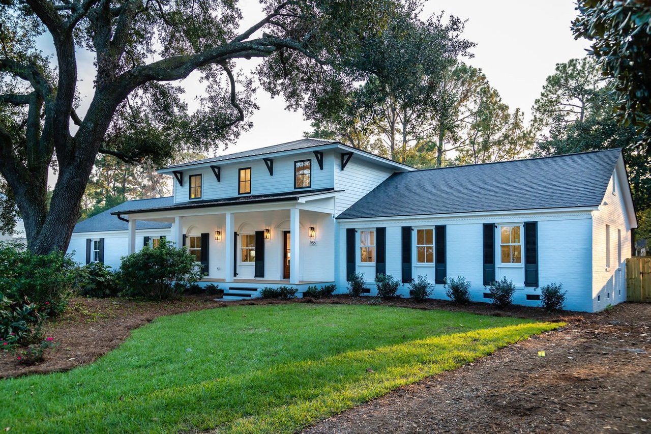 956 Lakeview Dr