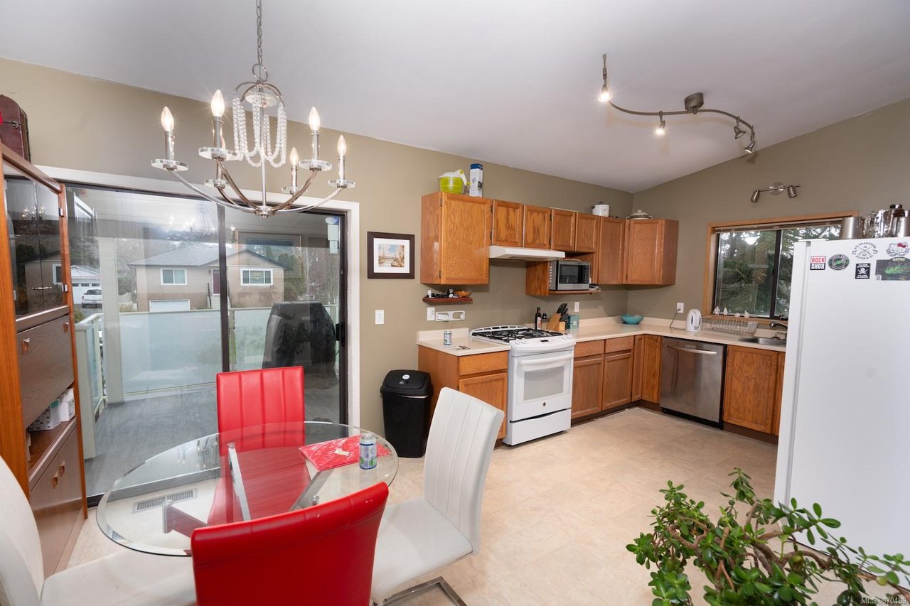 998 McBriar Ave