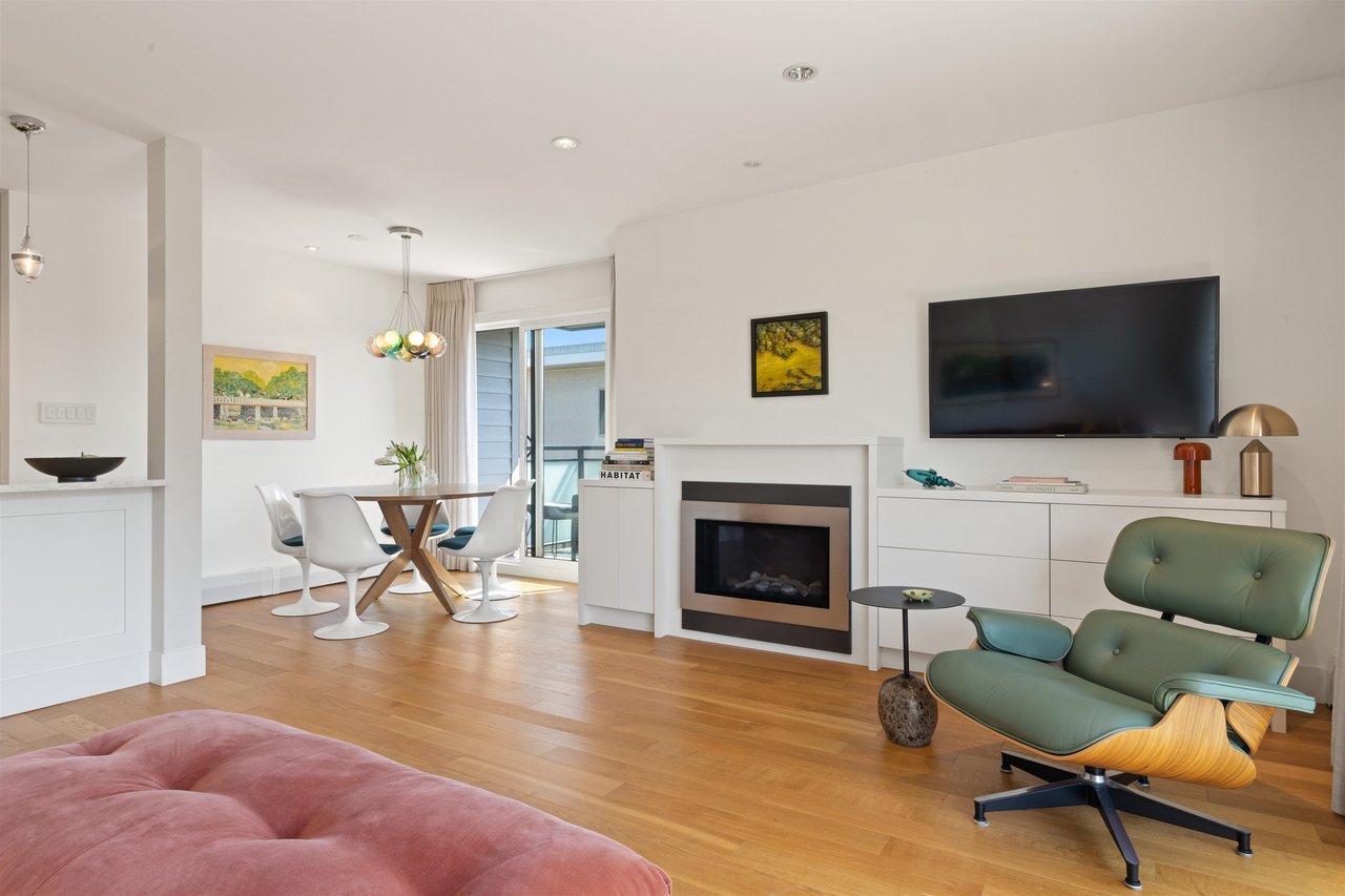301-2255 York Ave