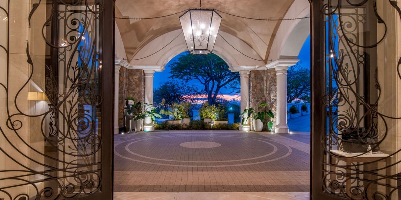 Tuscan Hilltop Luxury Estate, Santa Ana, San Jose
