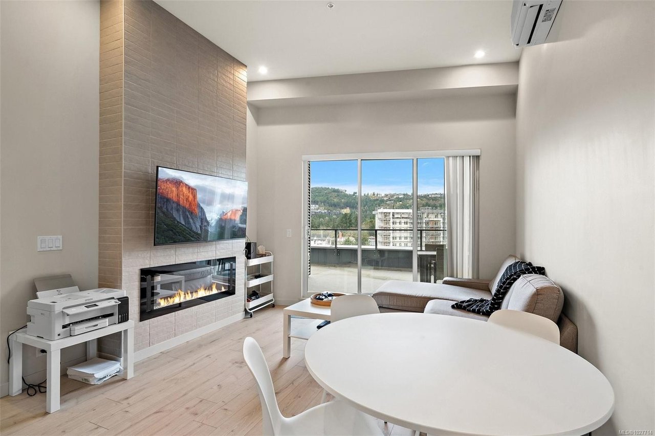 606-947 WhirlaWy Cres