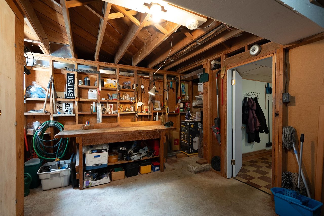 4143 Virginia Crescent, North Vancouver