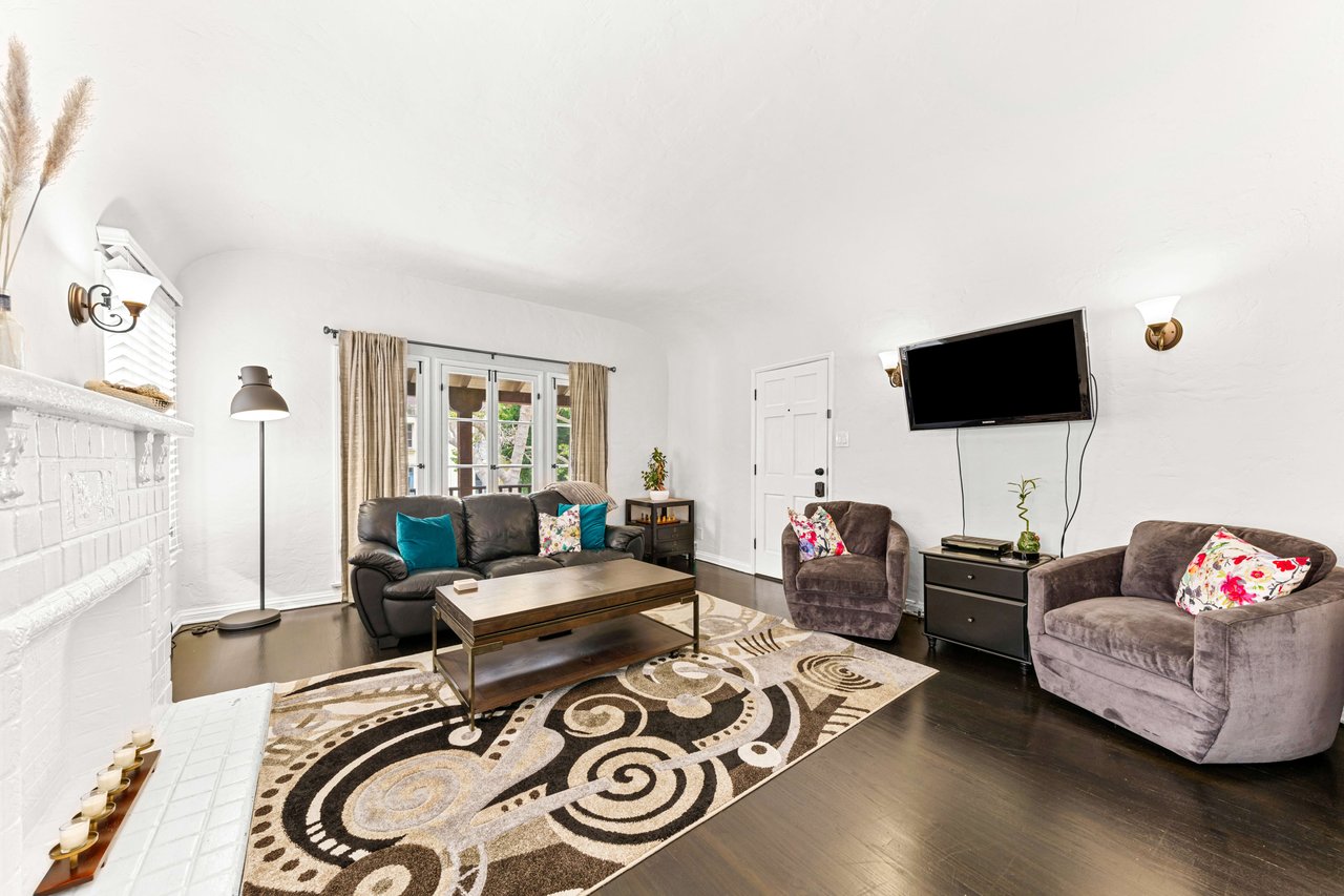 128 S Oakhurst Drive, Beverly Hills