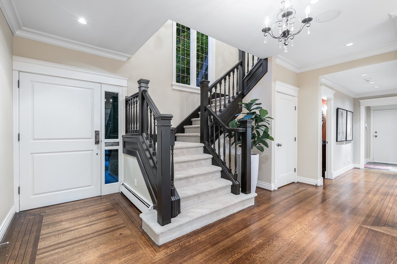 2716 W 49th Ave
