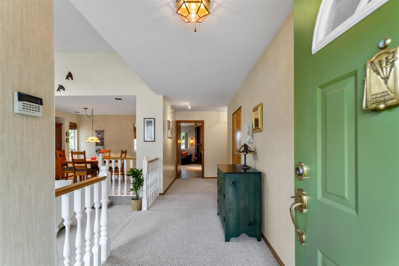 15 Ravine Dr