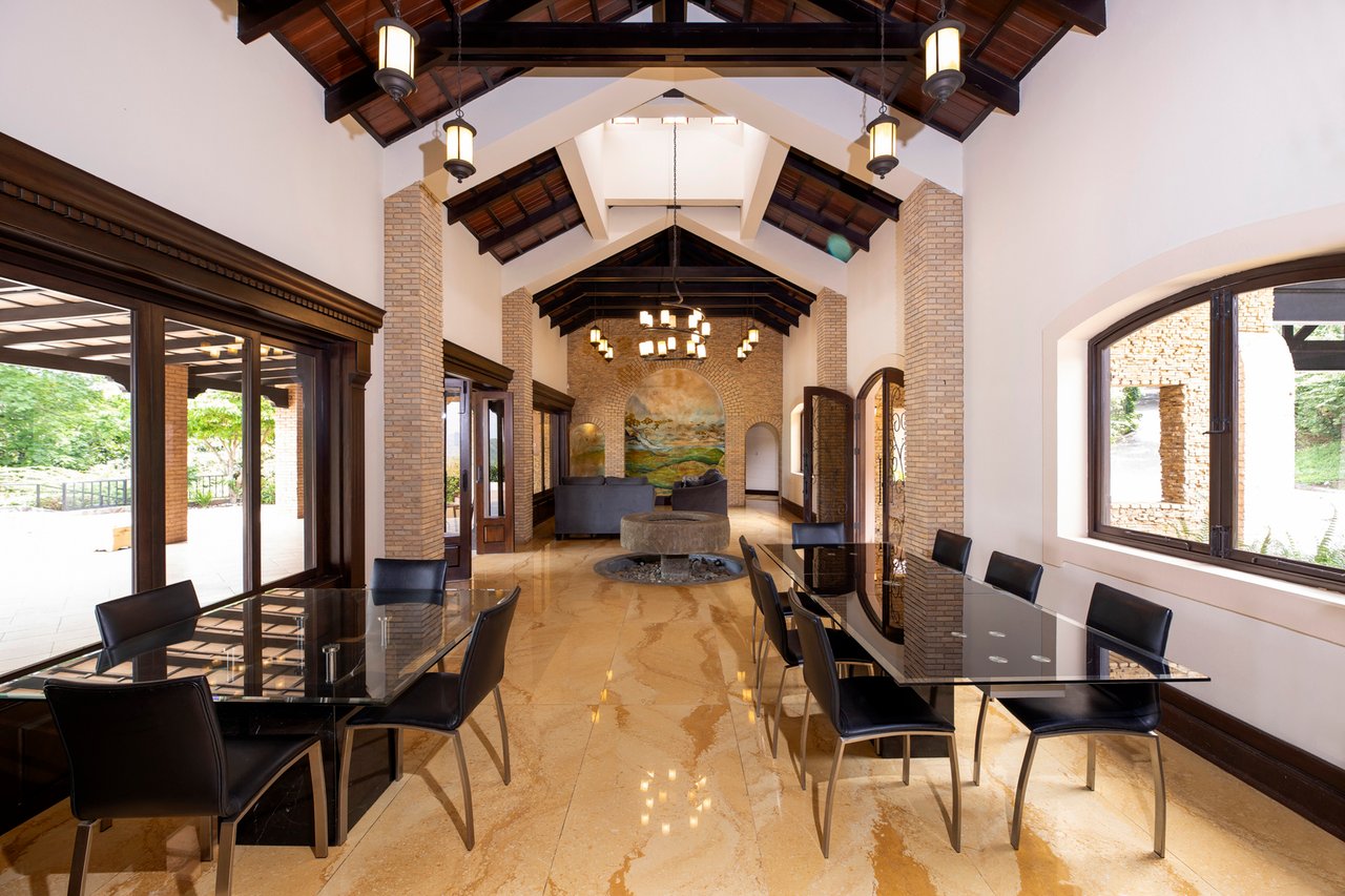 Tuscan Estate with Infinity Pool, Guacima, Alajuela