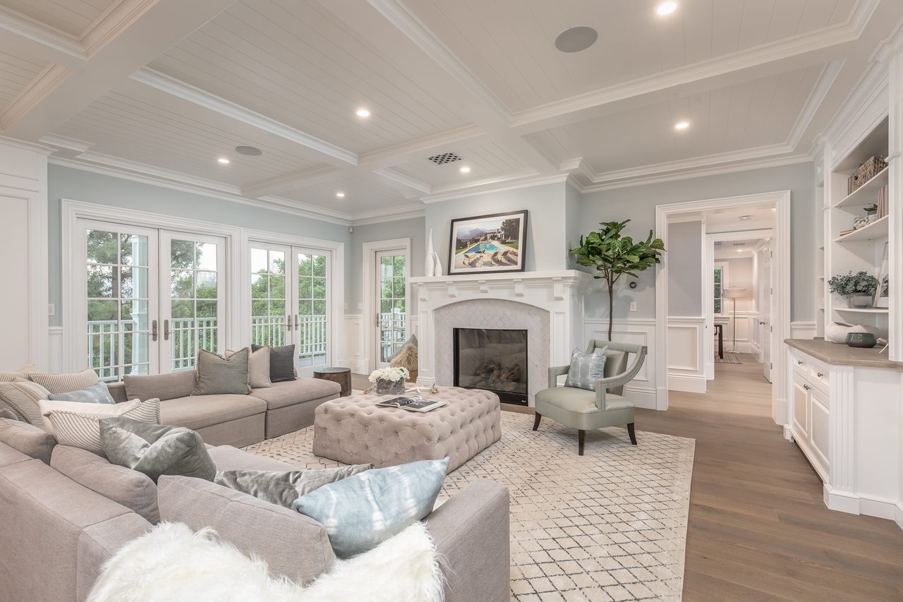 Exquisite Estate in Prime Riviera