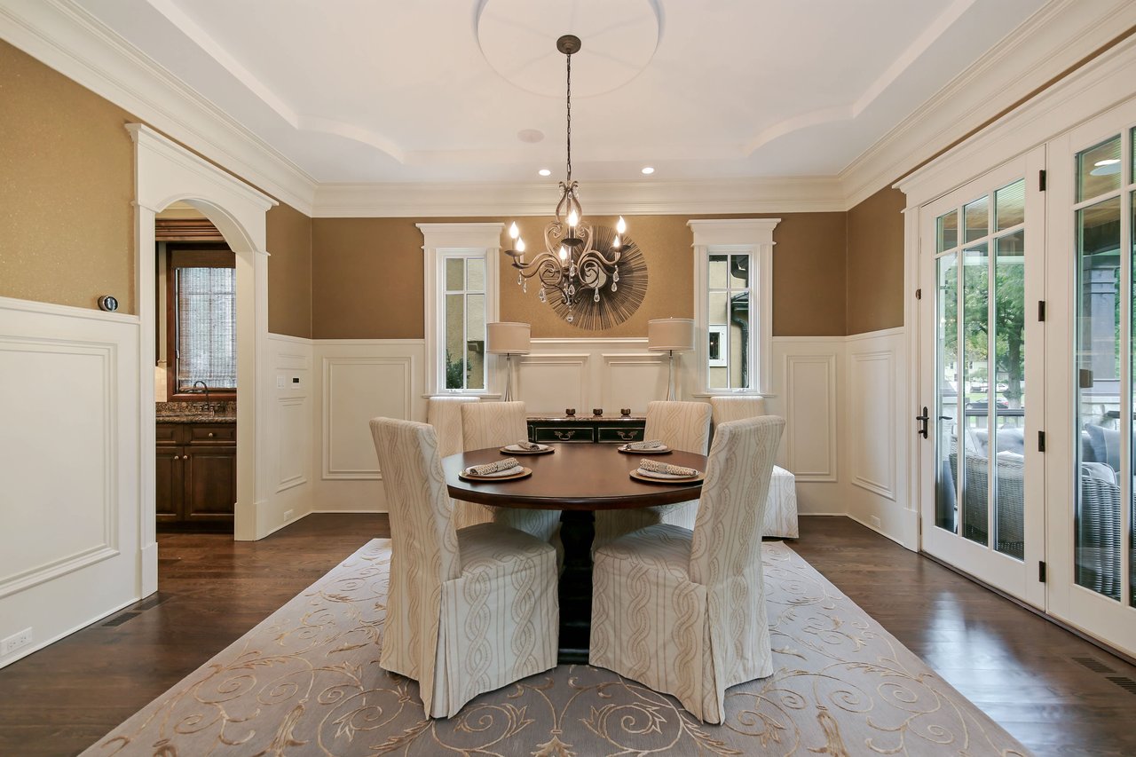 Four Levels of Luxurious Amenities Abound