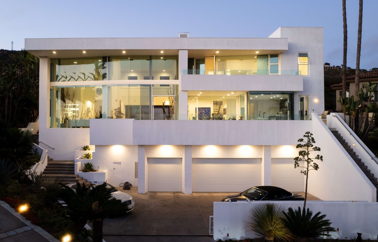 Private Modern Beach Estate | Luxury Shorter-term Lease