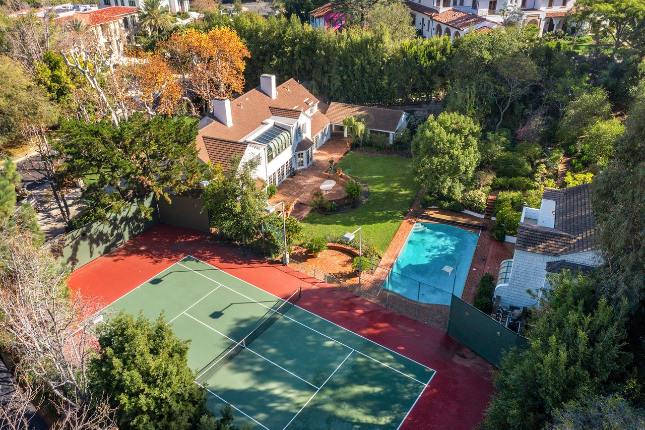 1009 Laurel Way