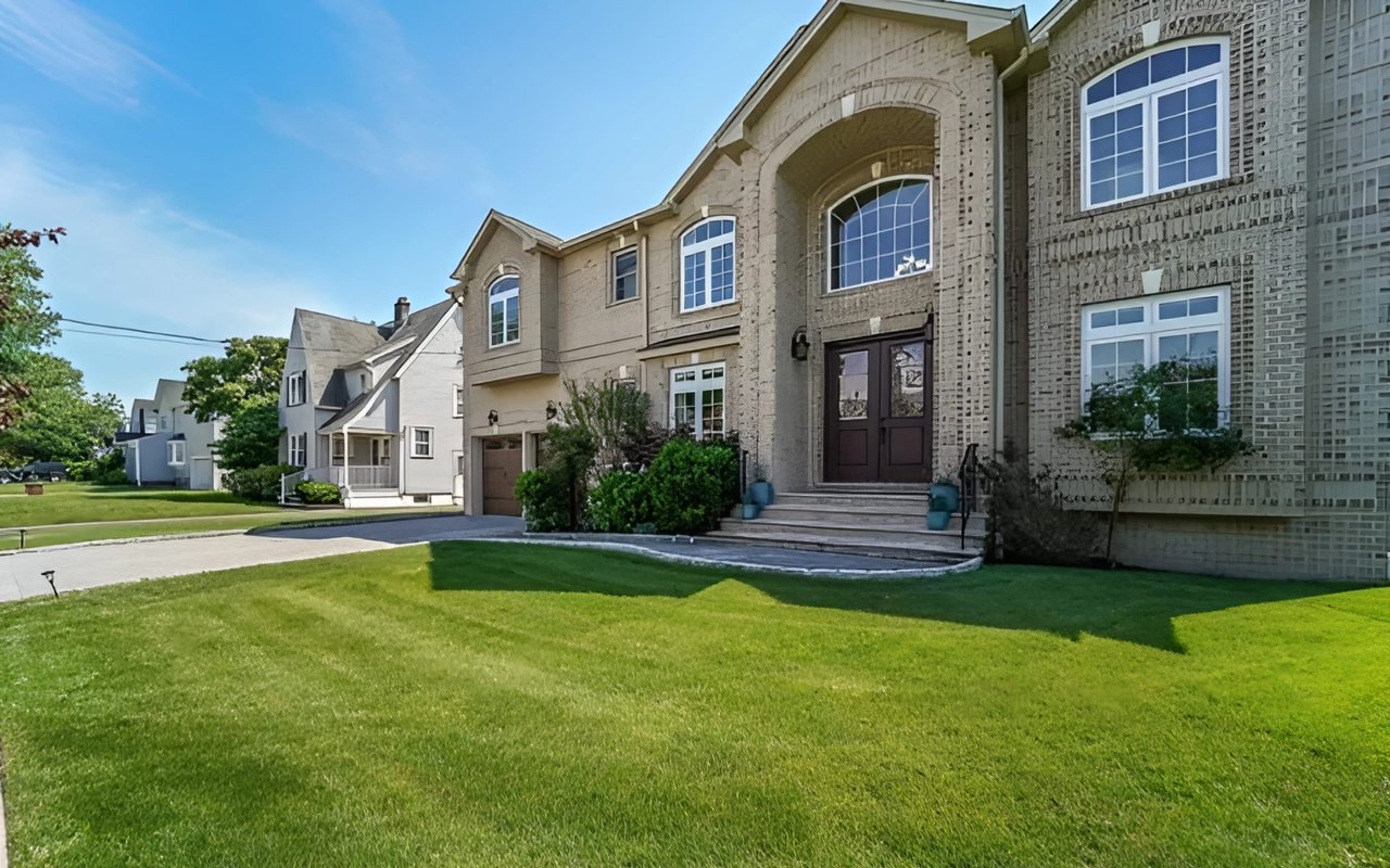 Discovering Your Ultimate Exclusive Neighborhood