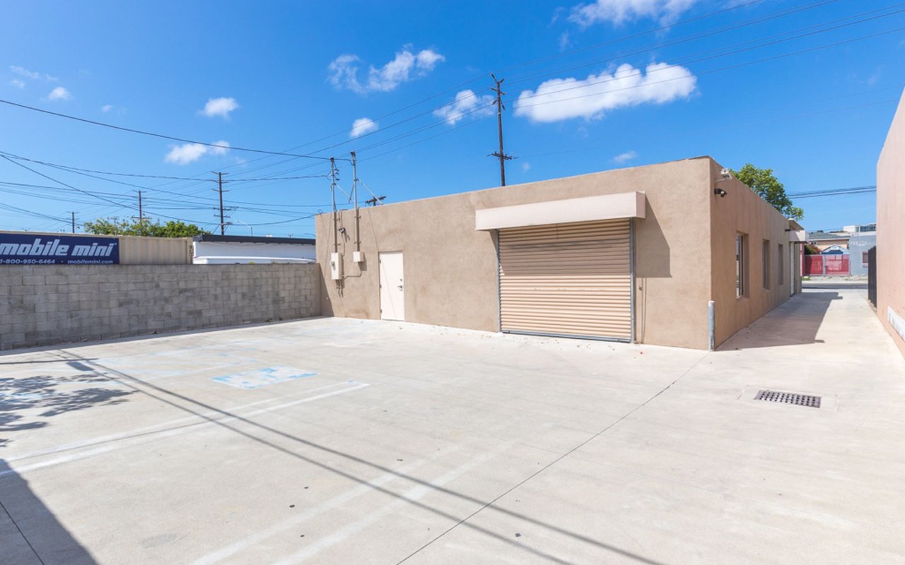 11708 Inglewood Ave