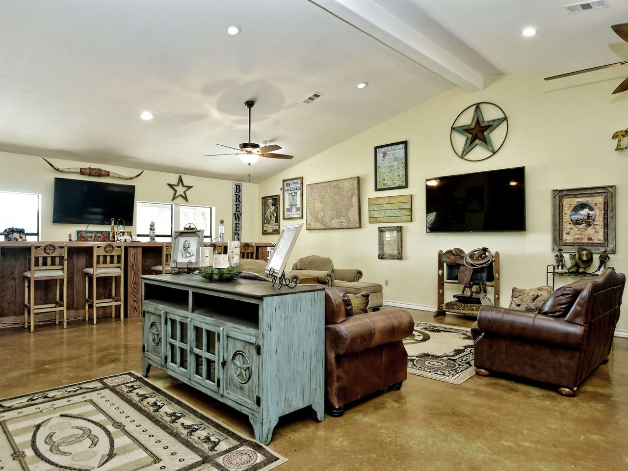 1138 Skyline Dr