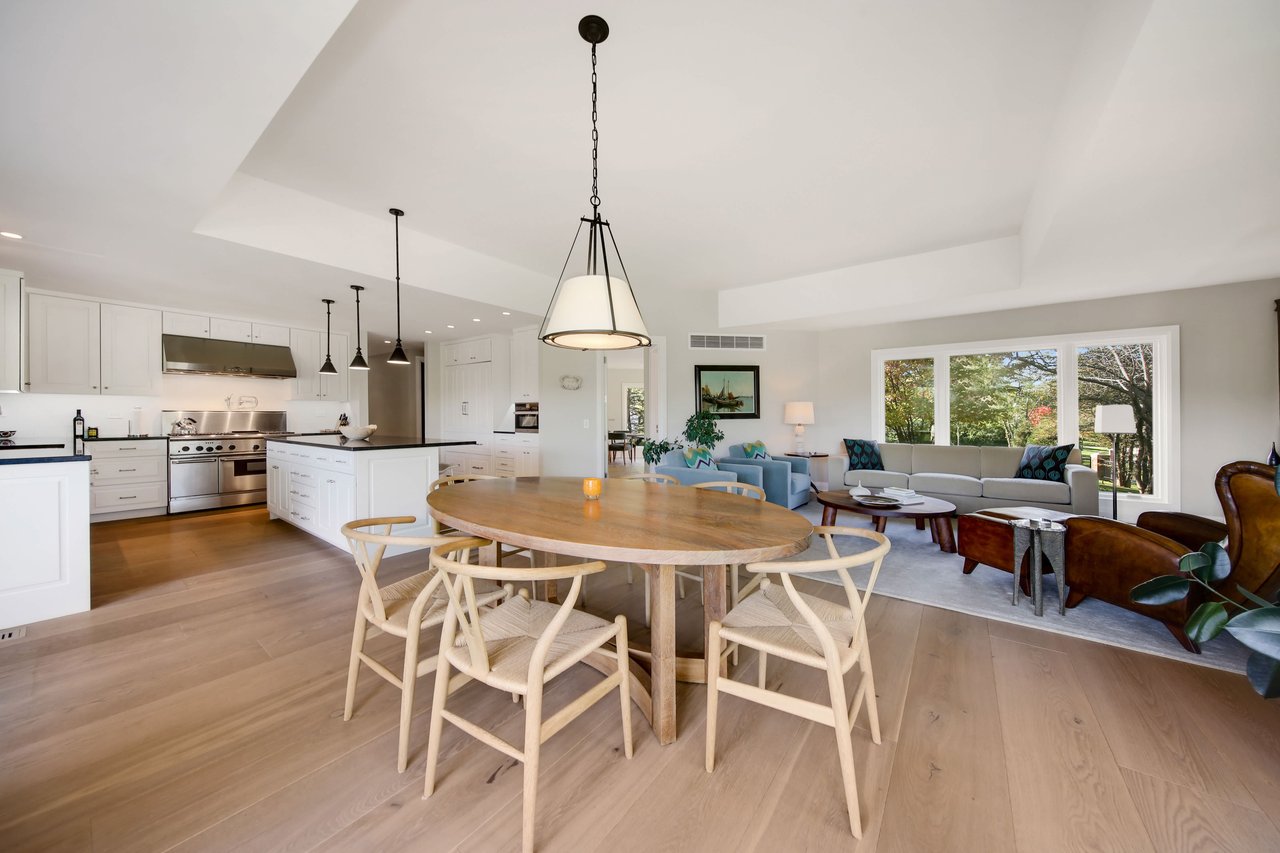 This Spectacular Home Exudes An Upscale Lifestyle With Modern Clean Lines