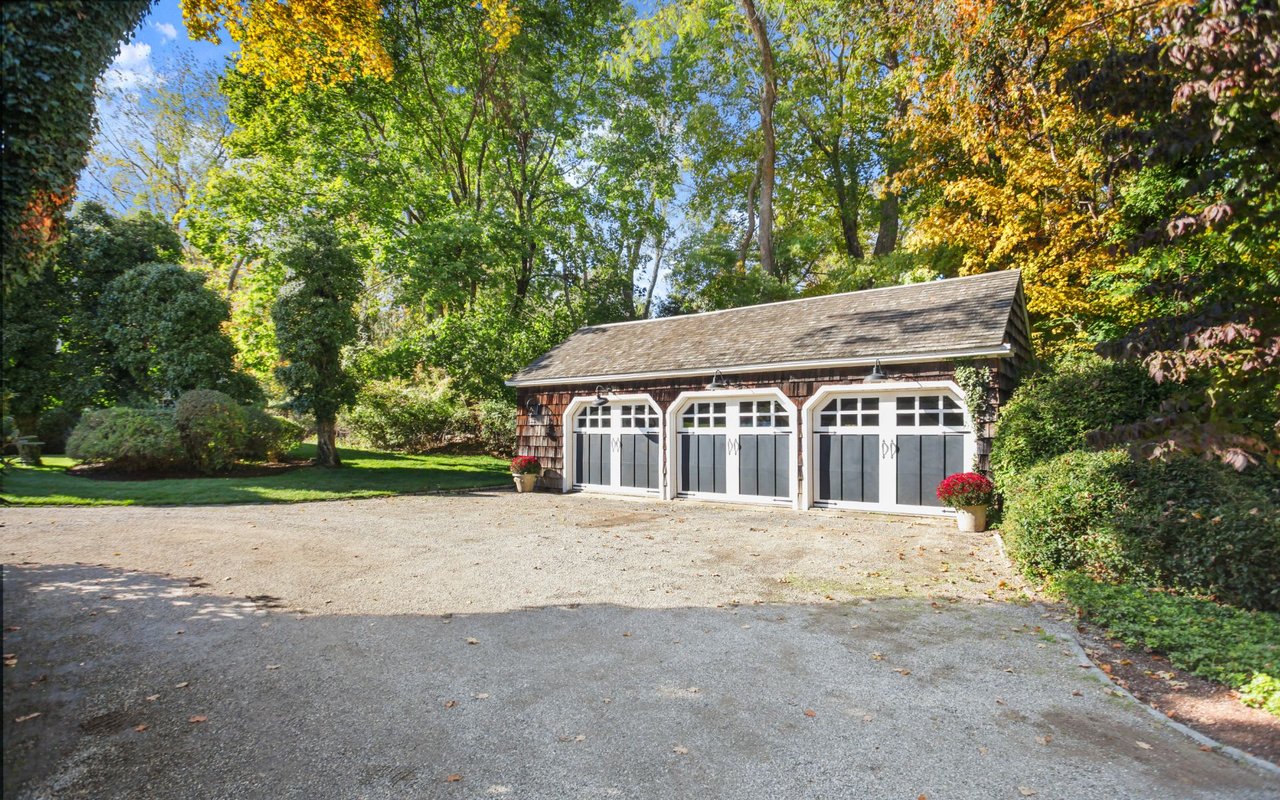 1081 Hillside Road