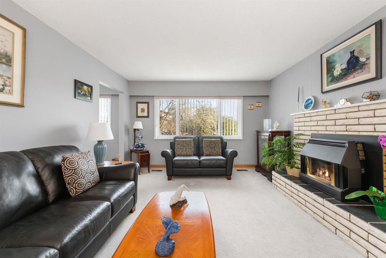 1425 Slocan St