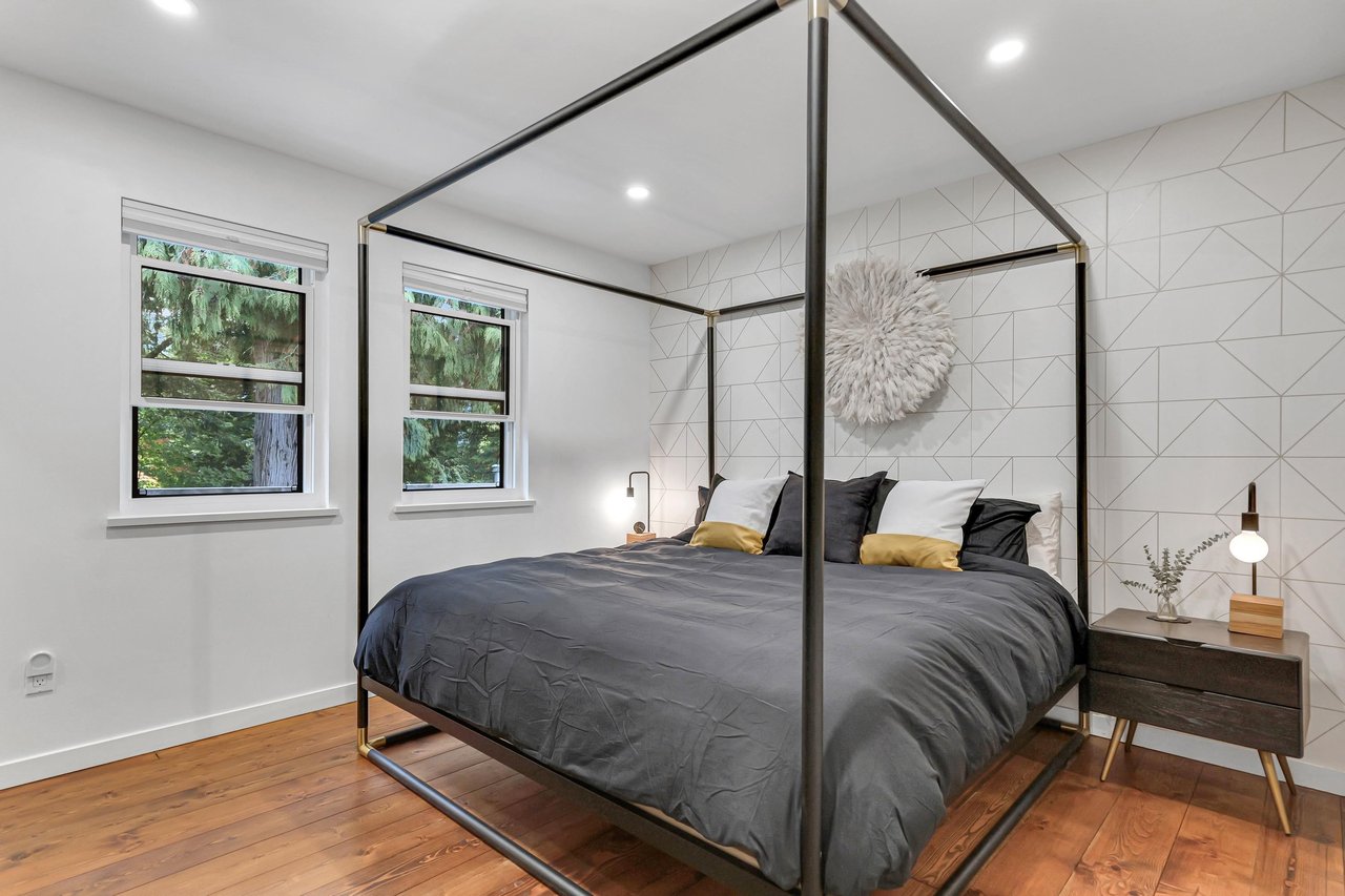 2554 Jura Cres