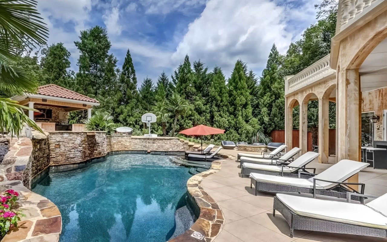 Exquisite Private Estate in Heards Ferry