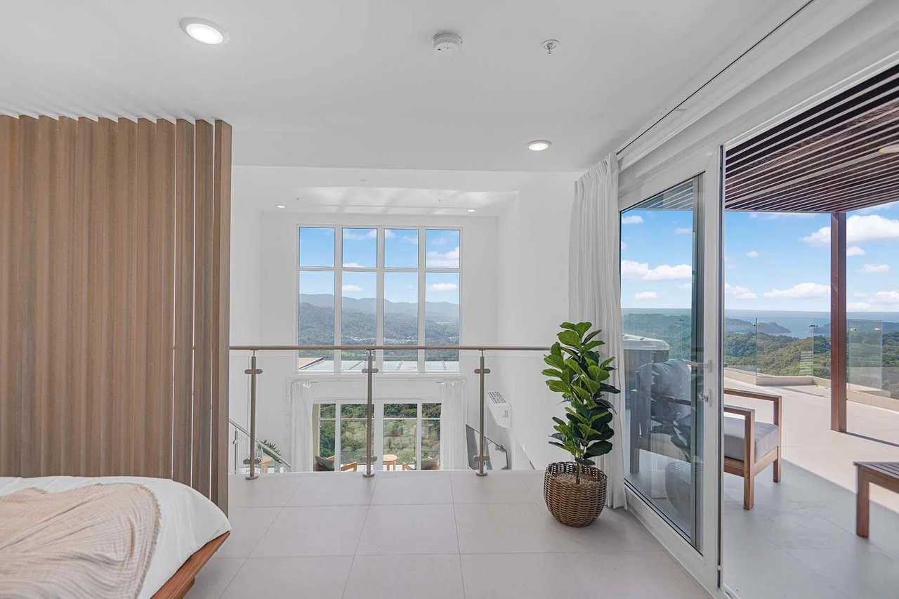 Luxury Oceanview Corner Penthouse, Jaco, Puntarenas