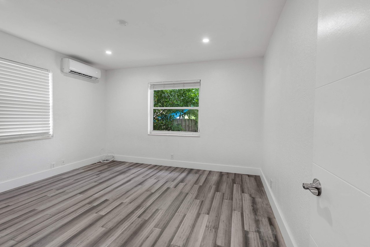 1844 Sheridan St Hollywood FL-33020