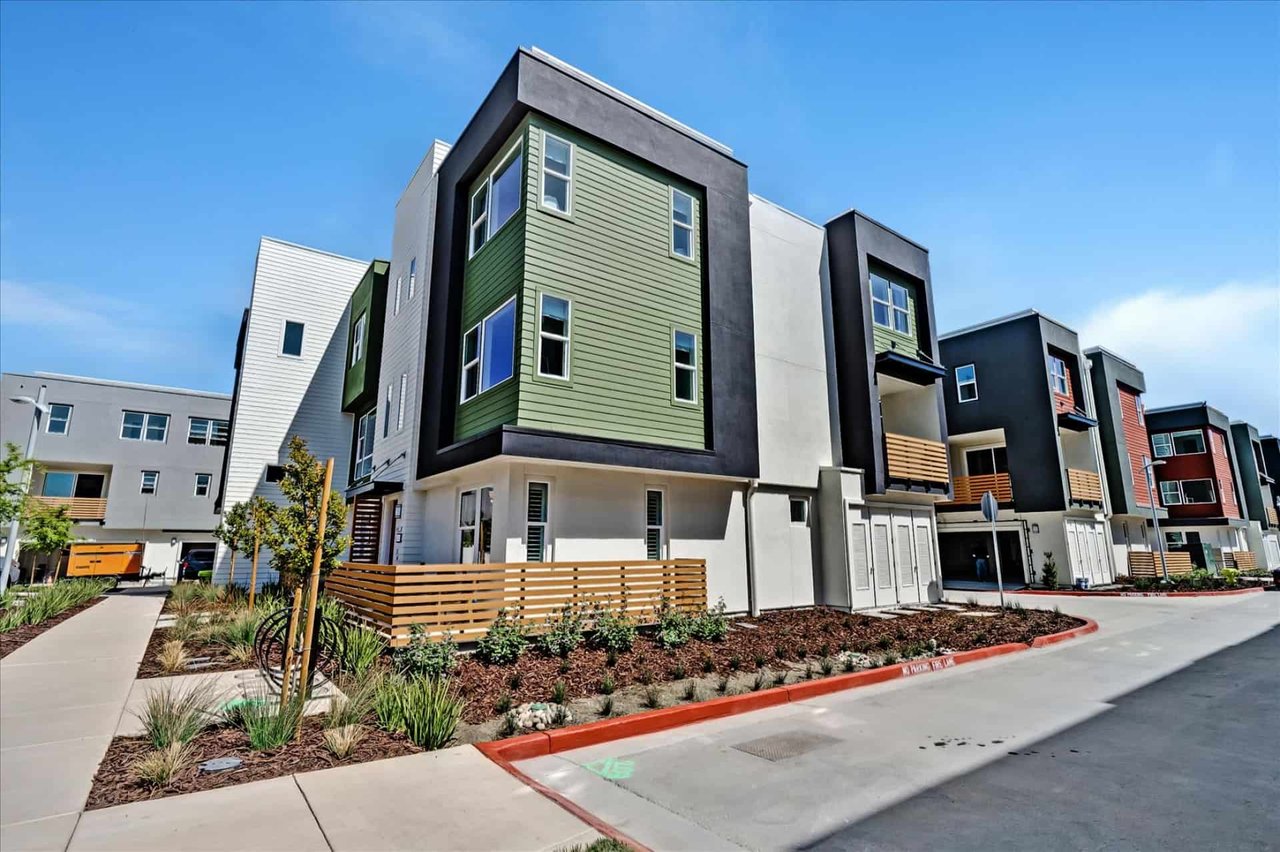 Touring Waterfront Bay Area New Construction