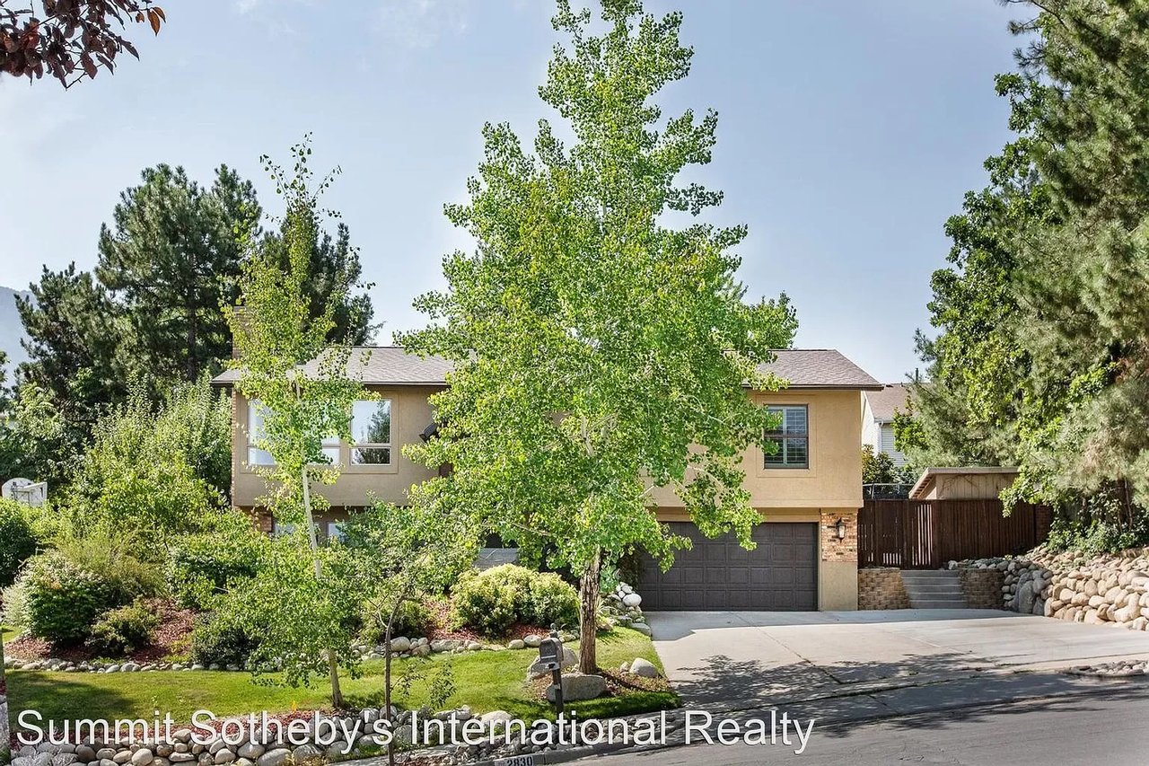 2830 E Willow Hills Dr