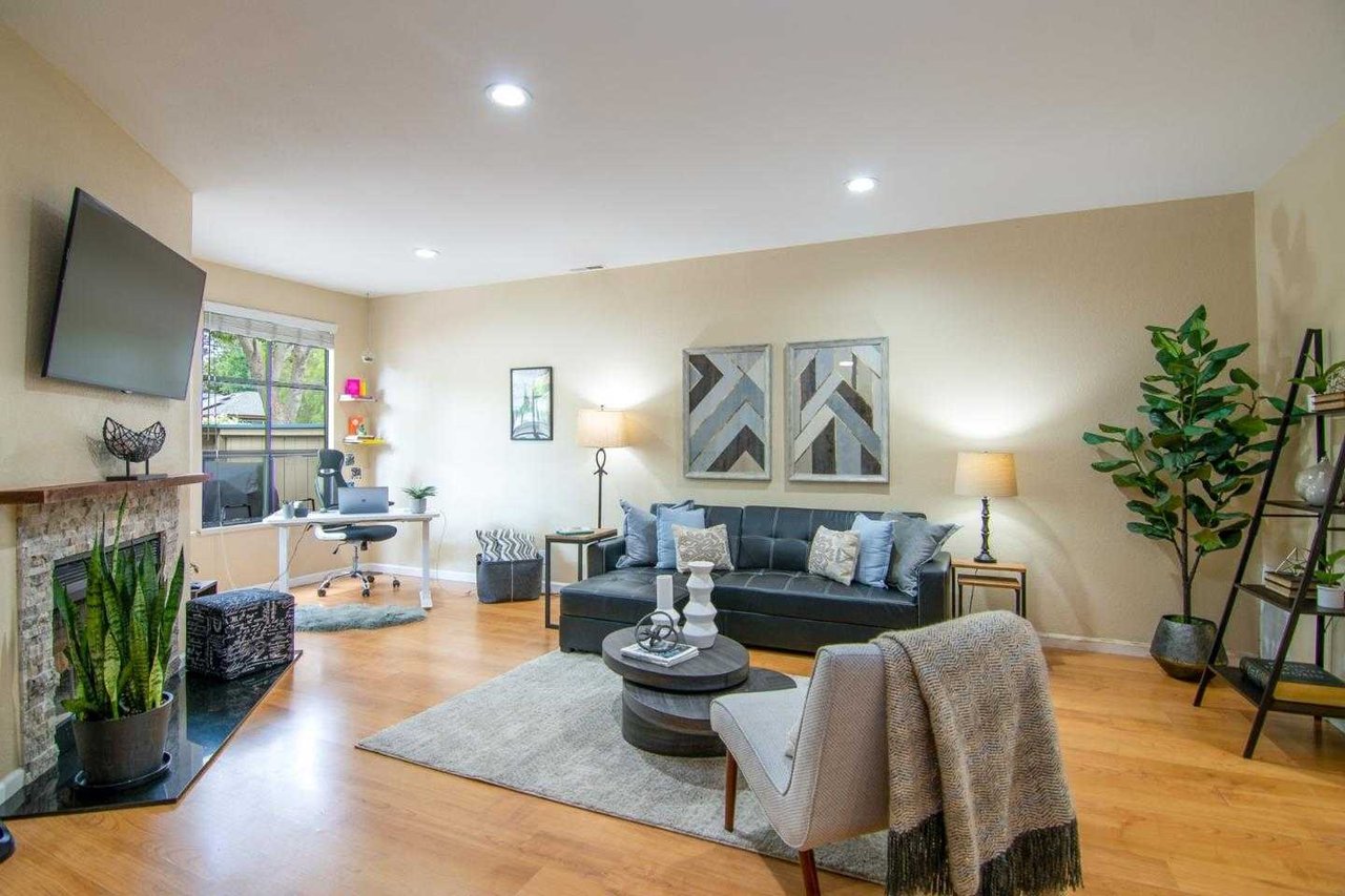 978 Silicon DR