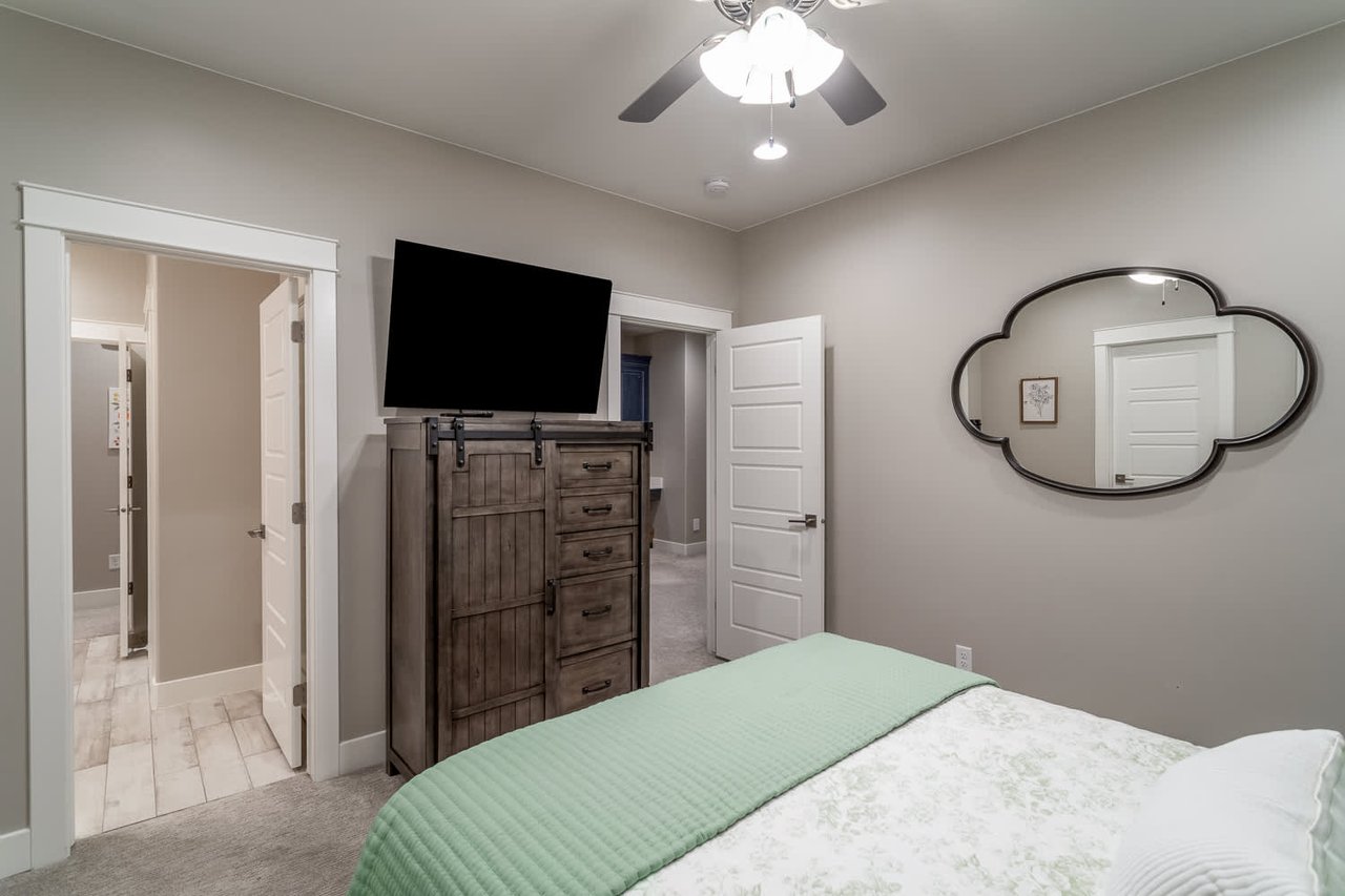 258 W Blue Quartz Dr
