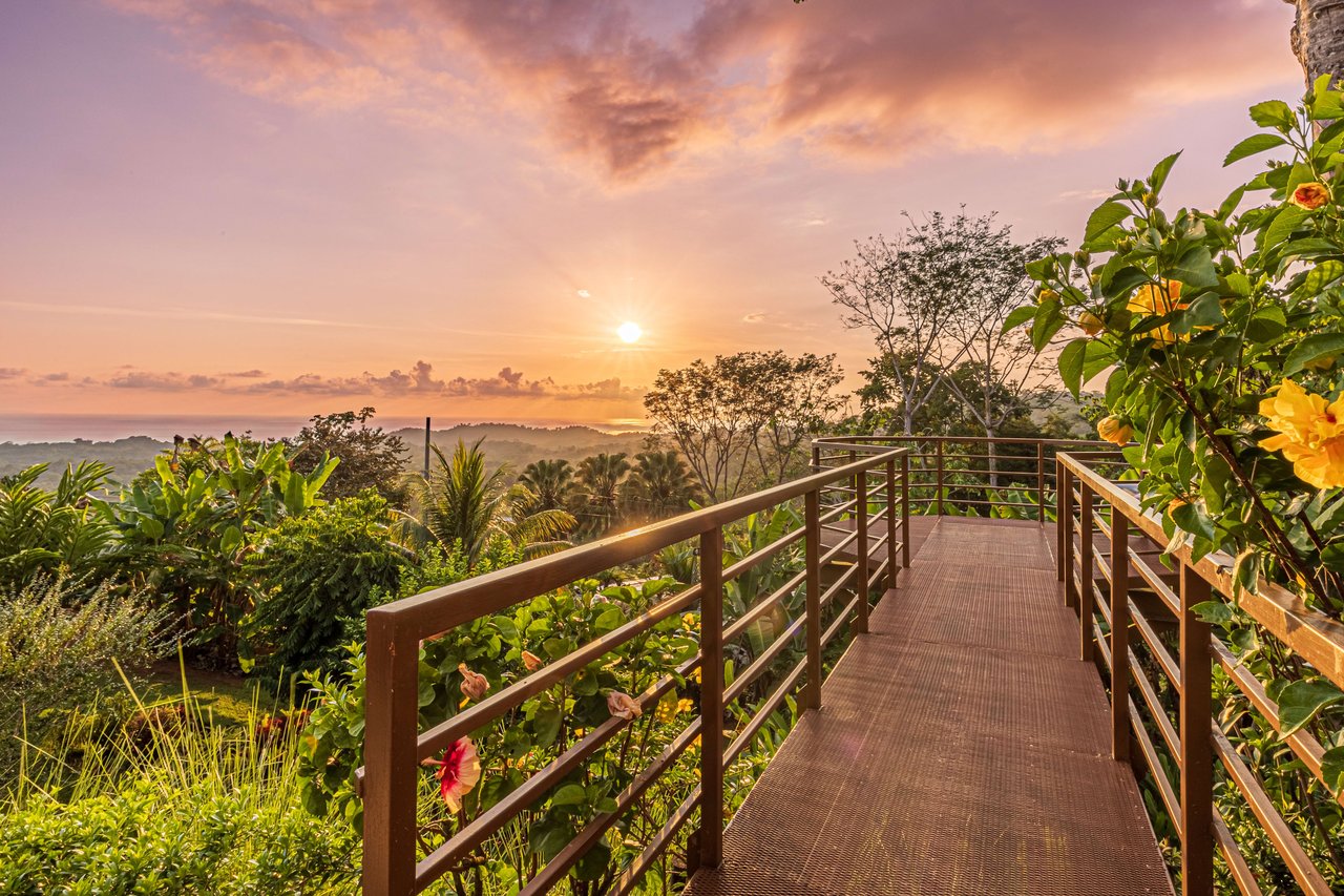 Jaw Dropping Sunset Views , With Easy Access, Private Casa Bella