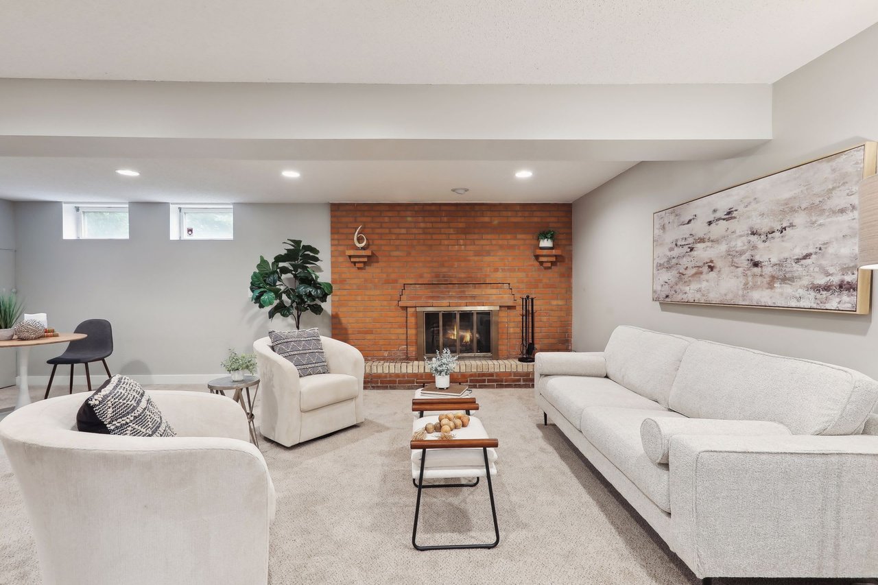 2460 Zealand Ave N, Golden Valley