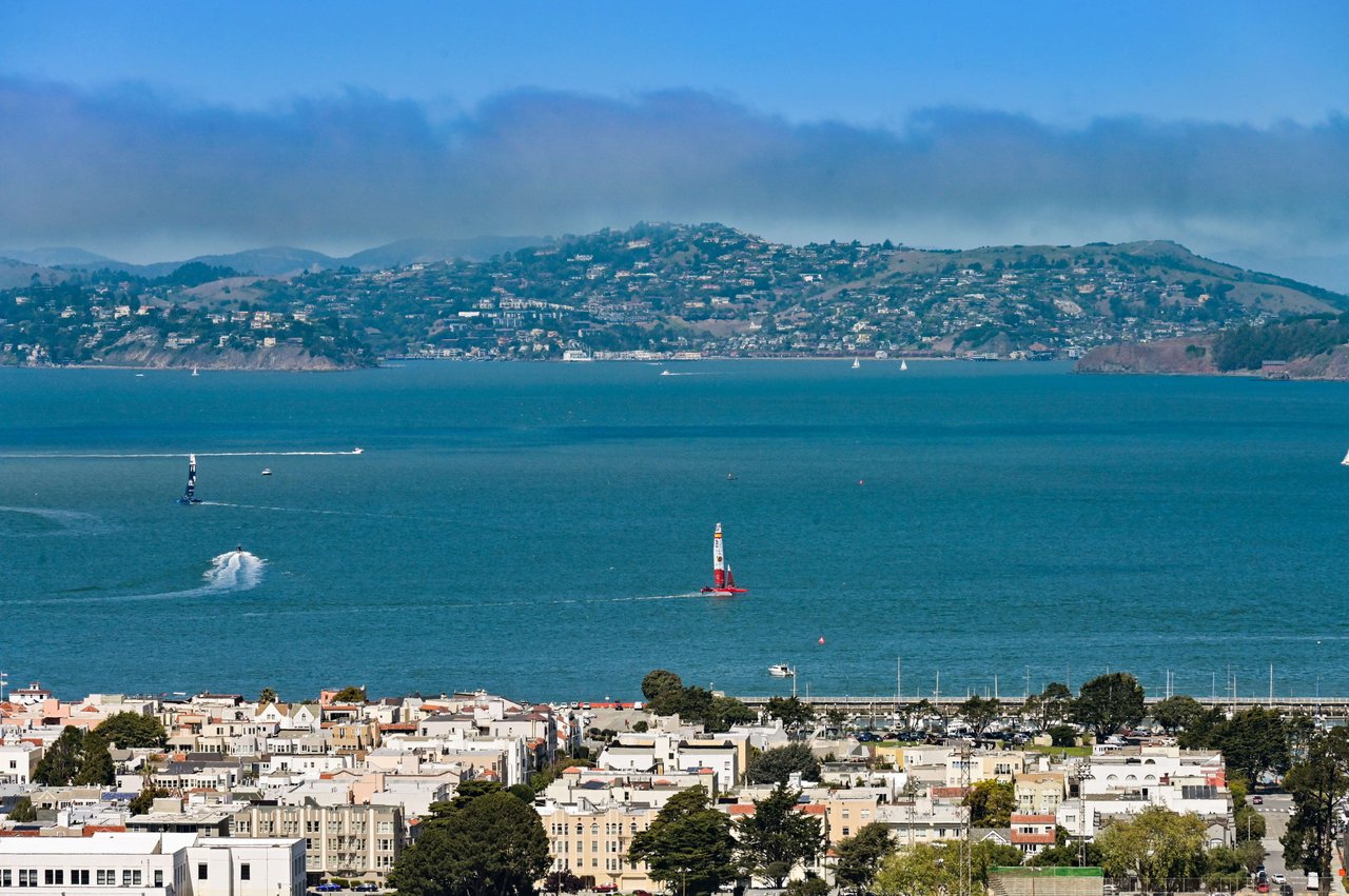 Just-Renovated Pacific Heights Condo With Southern Views