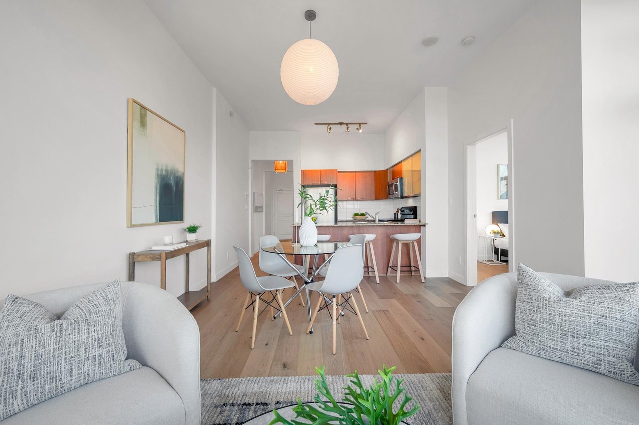 1251-1483 E King Edward Ave