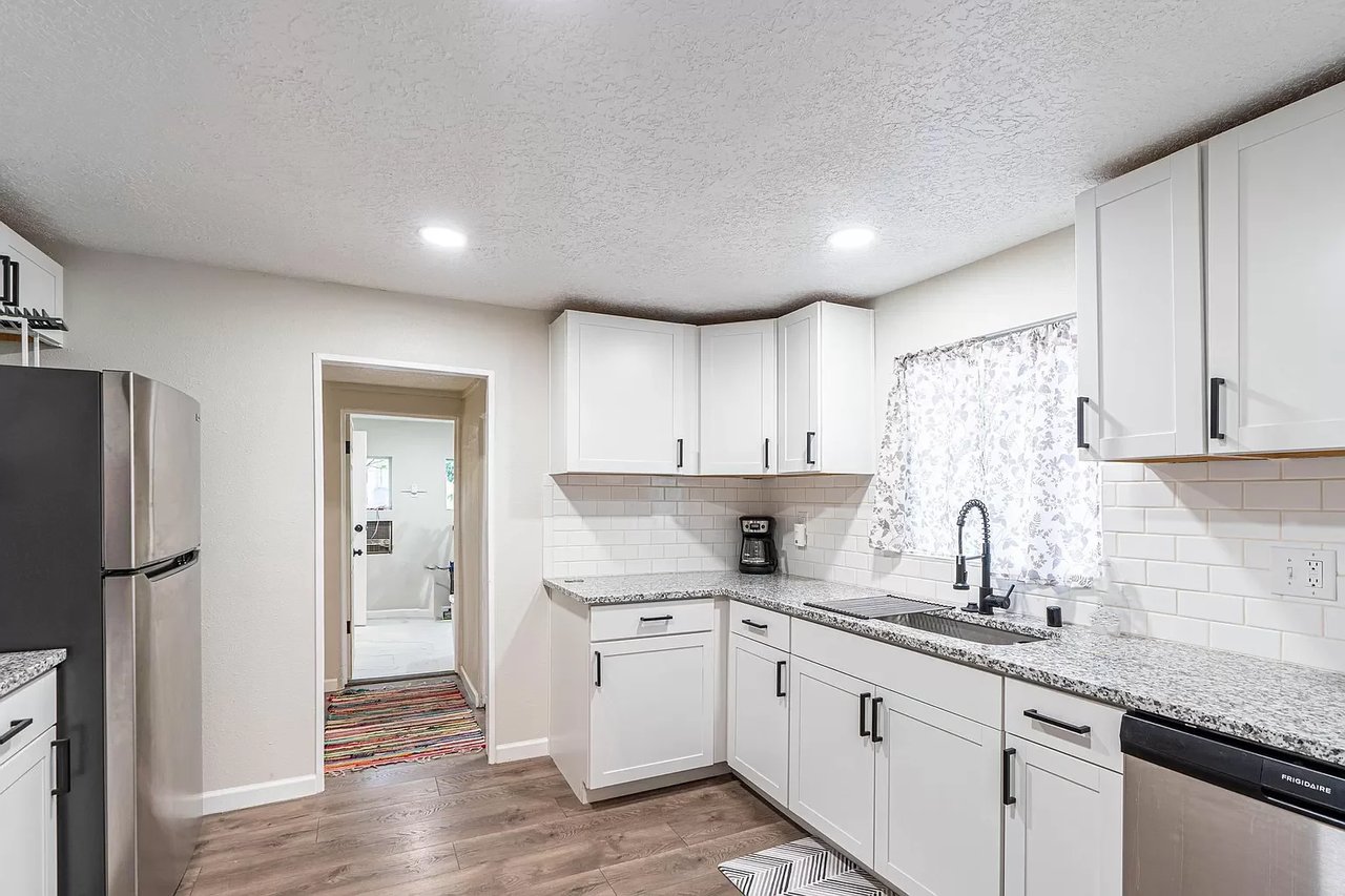 1019 Cerro Vista Rd SW