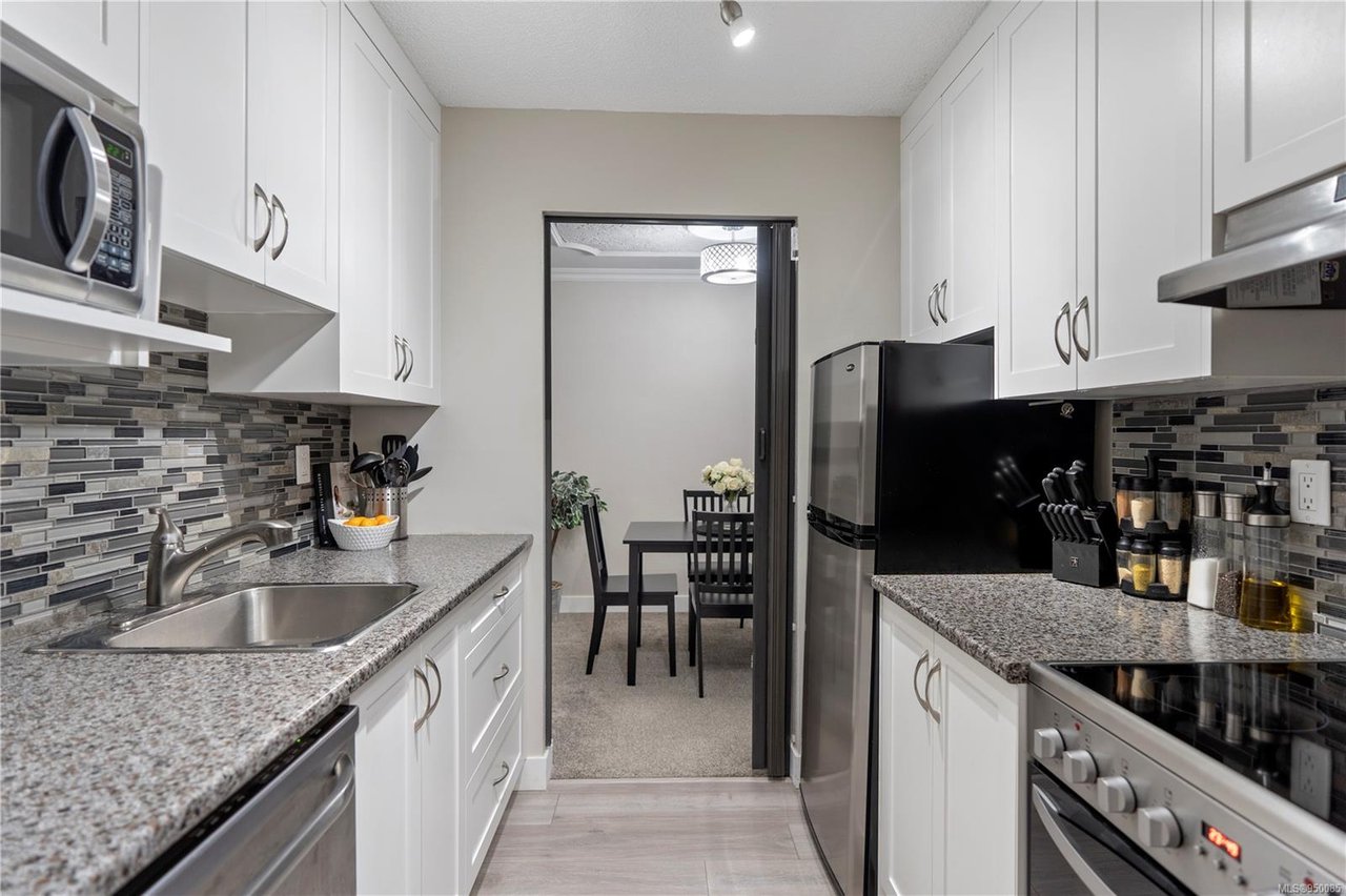 311-1025 Inverness Rd, Saanich
