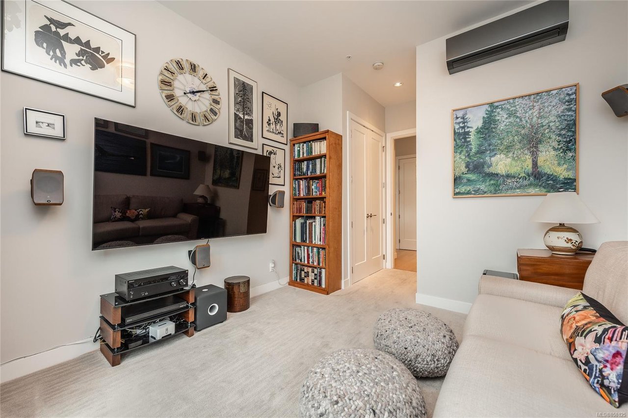 401-1765 Oak Bay Ave