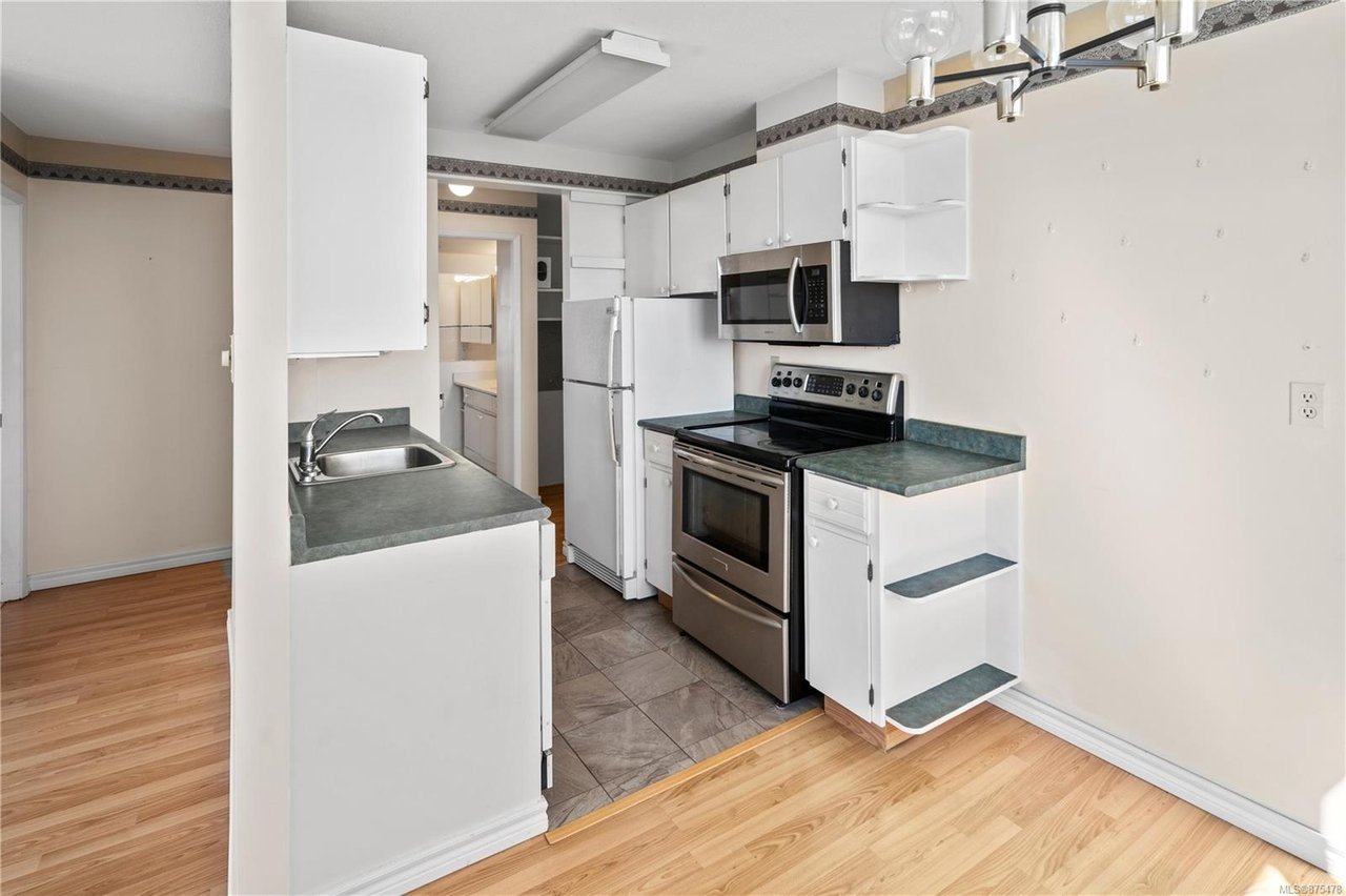 2206-647 Michigan St