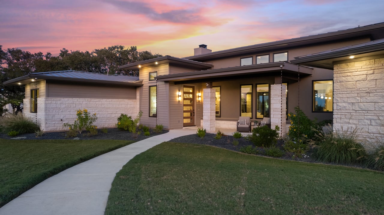 Bee Caves Single Story with Air Conditioned 2nd 2-Car Garage/ADU