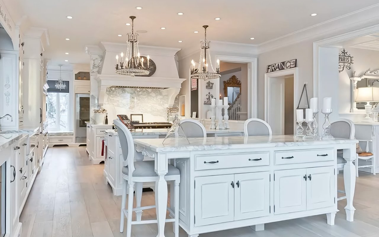 Lavish Interiors: The Art of Design in Oakville's Luxury Homes