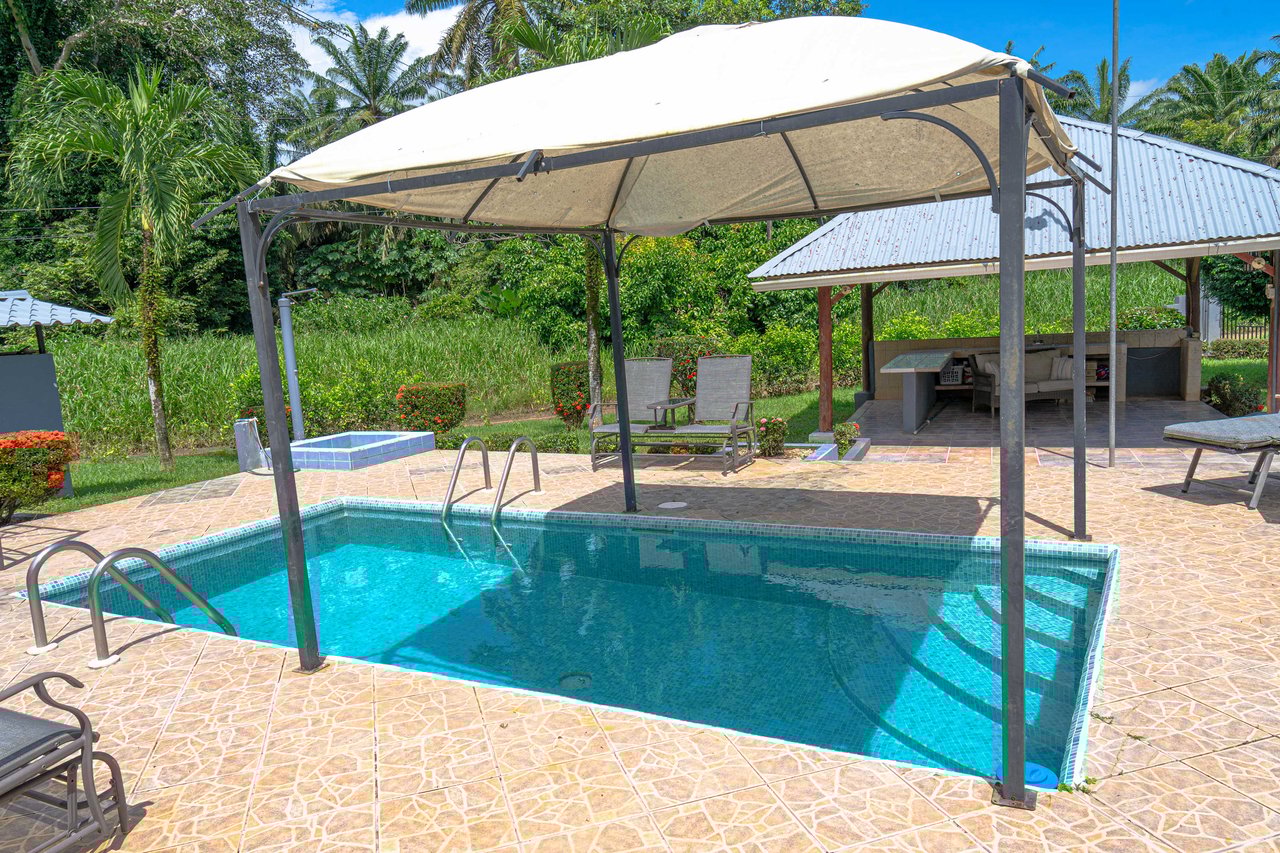 Three home stunning estate close to Quepos